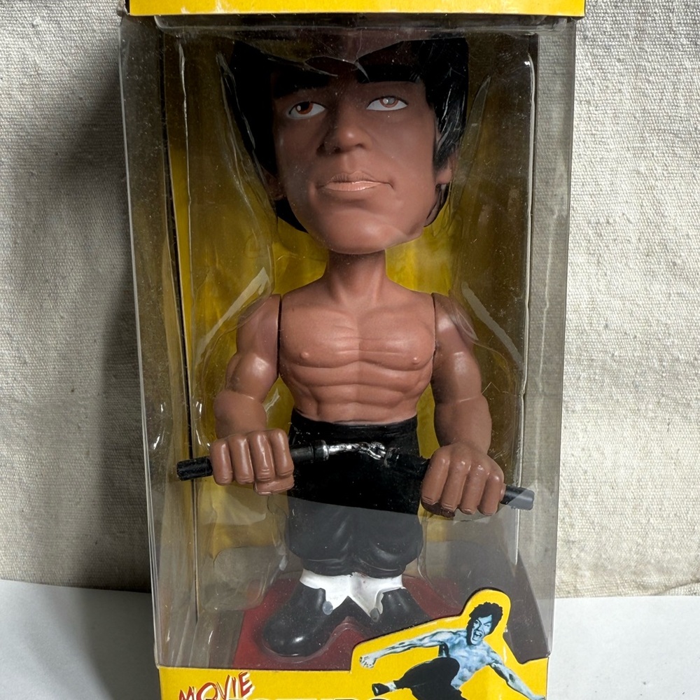 Funko Bruce Lee Movie Legends Fists of Fury Wacky Wobbler Bobble Head Read